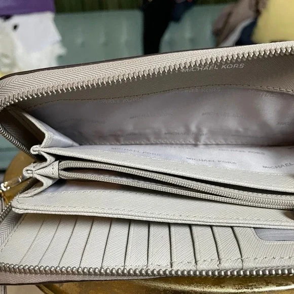 Michael Kors Jet Set Large Saffiano Leather Wallet - Picture 11 of 12